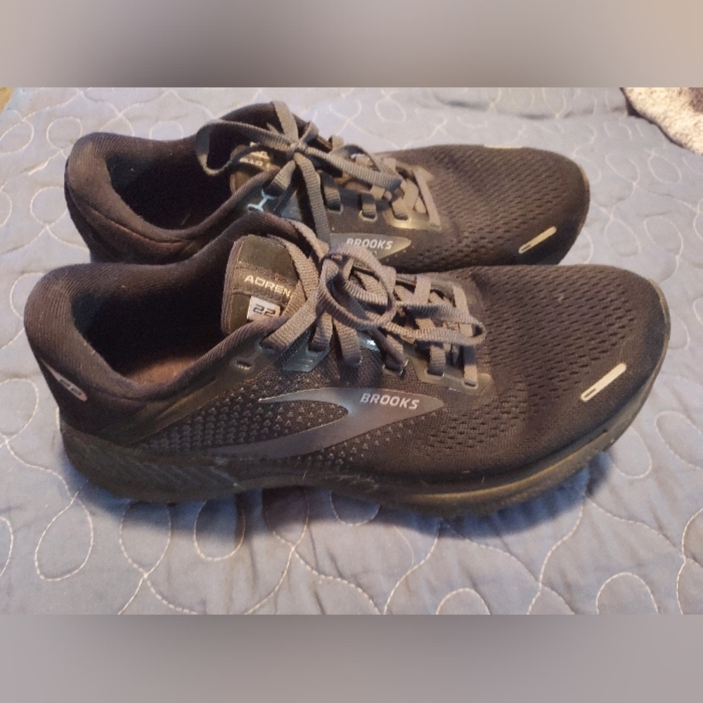 Brooks Women's Black Athletic Shoes